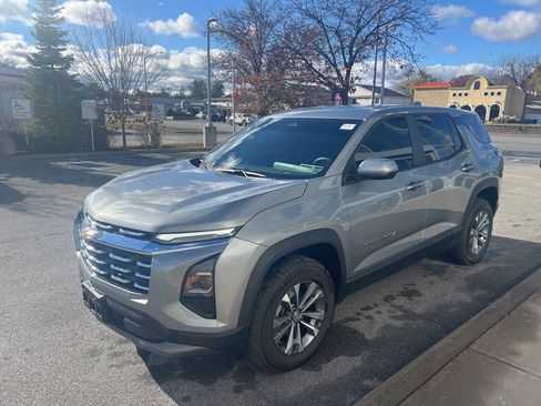 Used 2026 Chevrolet Equinox LT image 48
