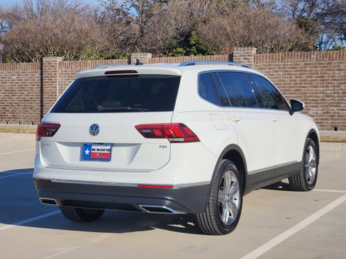 Used 2018 Volkswagen Tiguan SEL Premium image 6