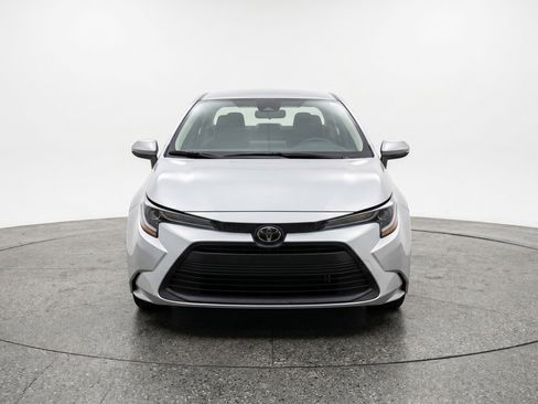 Used 2025 Toyota Corolla LE FWD image 2