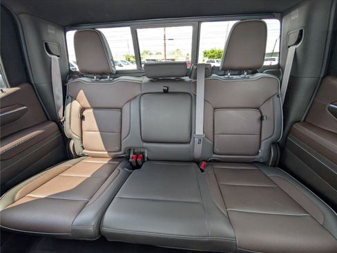 Used 2024 GMC Sierra 1500 Denali w/ Denali Reserve Package AWD/4WD image 6
