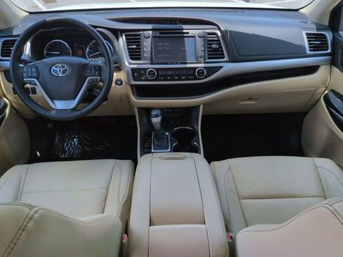 Used 2017 Toyota Highlander XLE AWD/4WD image 15