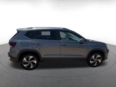 Used 2026 Volkswagen Taos SE AWD/4WD image 15