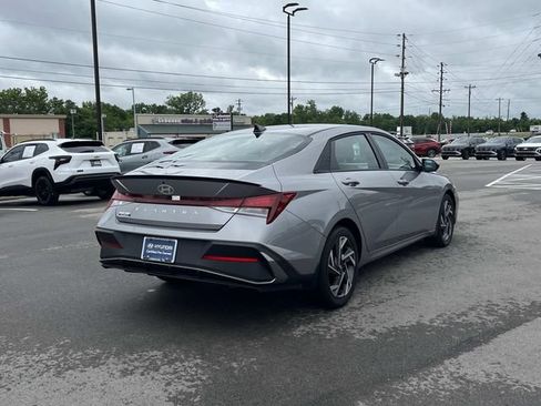 Certified 2025 Hyundai Elantra Sport FWD image 5