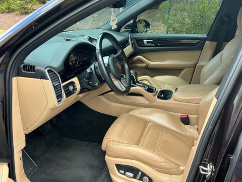 Used 2019 Porsche Cayenne image 12