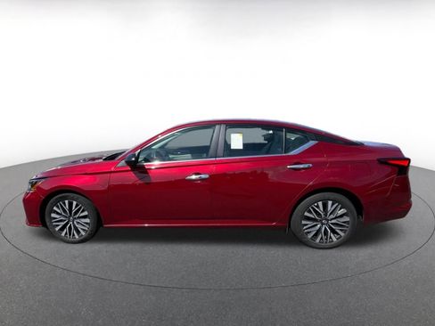 Used 2025 Nissan Altima 2.5 SV FWD image 4
