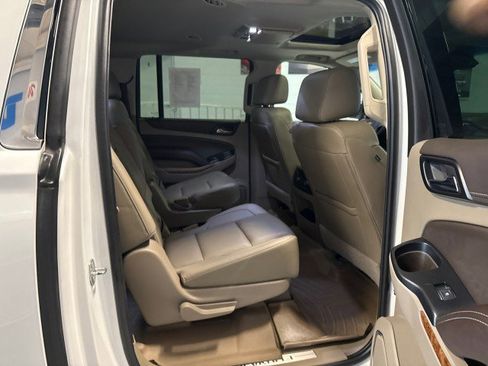 Used 2018 Chevrolet Suburban Premier AWD/4WD image 31
