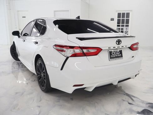 Used 2020 Toyota Camry SE image 5
