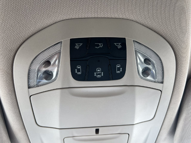 Used 2023 Chrysler Pacifica Touring-L FWD image 30