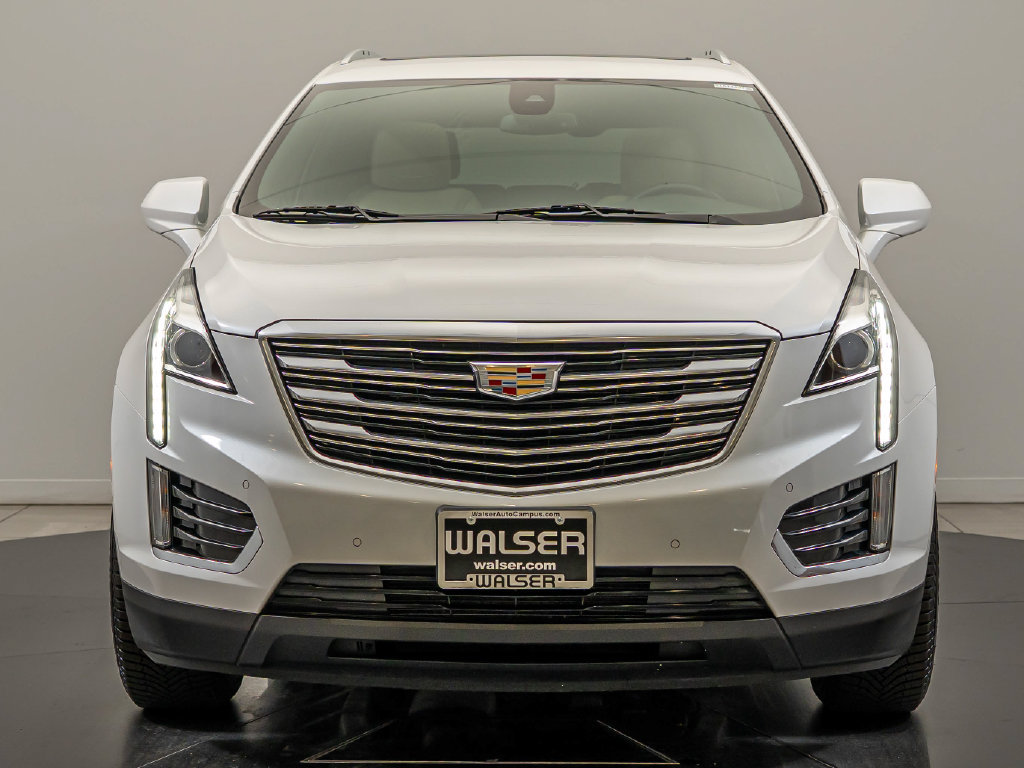 Used 2017 Cadillac XT5 Luxury w/ Driver Awareness Package FWD image 2