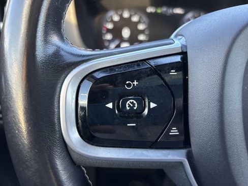 Used 2021 Volvo XC60 T5 R-Design w/ Advanced Package image 29