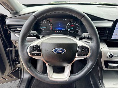 Used 2023 Ford Explorer XLT AWD/4WD image 23