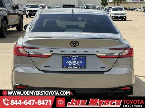 Used 2026 Toyota Camry SE w/ Convenience Package image 8