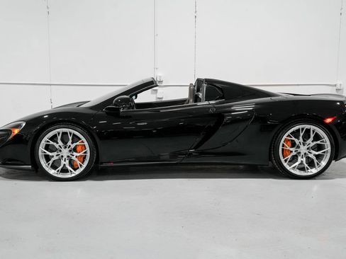 Used 2015 McLaren 650S Spider image 3