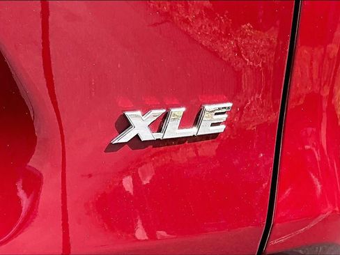 Used 2022 Toyota RAV4 XLE Premium FWD image 10