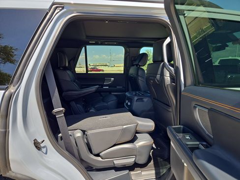 Used 2025 Ford Expedition Tremor AWD/4WD image 24