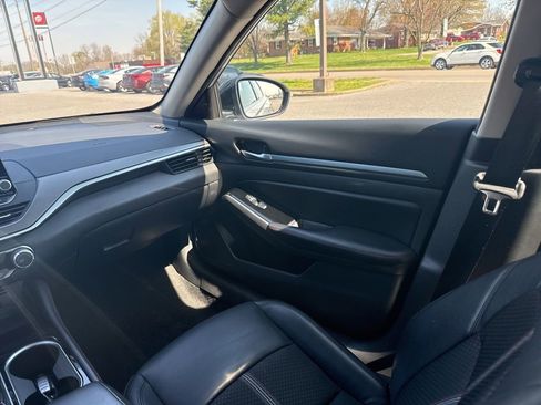 Used 2024 Nissan Altima 2.5 SR image 12