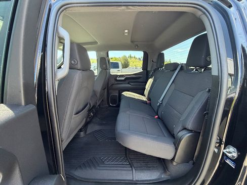 Used 2022 Chevrolet Silverado 1500 LT w/ Z71 Off-Road Package AWD/4WD image 3