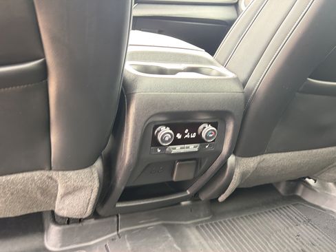 Used 2025 Buick Enclave Avenir w/ LPO, All-Weather Package AWD/4WD image 26