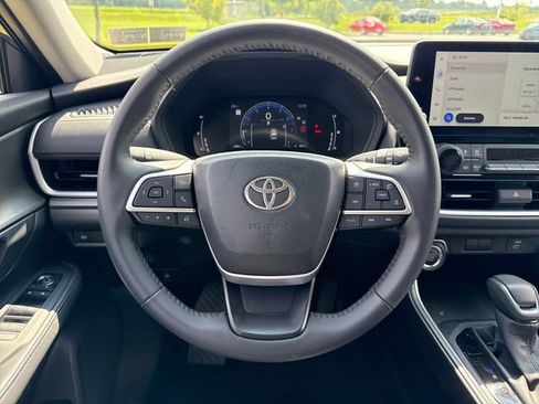 Used 2026 Toyota Grand Highlander AWD image 21