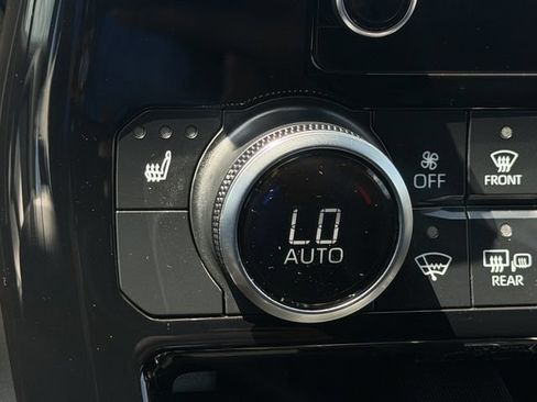 Used 2023 Toyota Highlander XSE FWD image 17