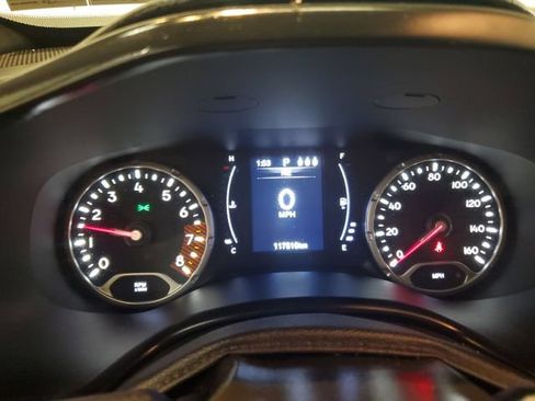 Used 2019 Jeep Renegade Latitude w/ Popular Equipment Group AWD/4WD image 17