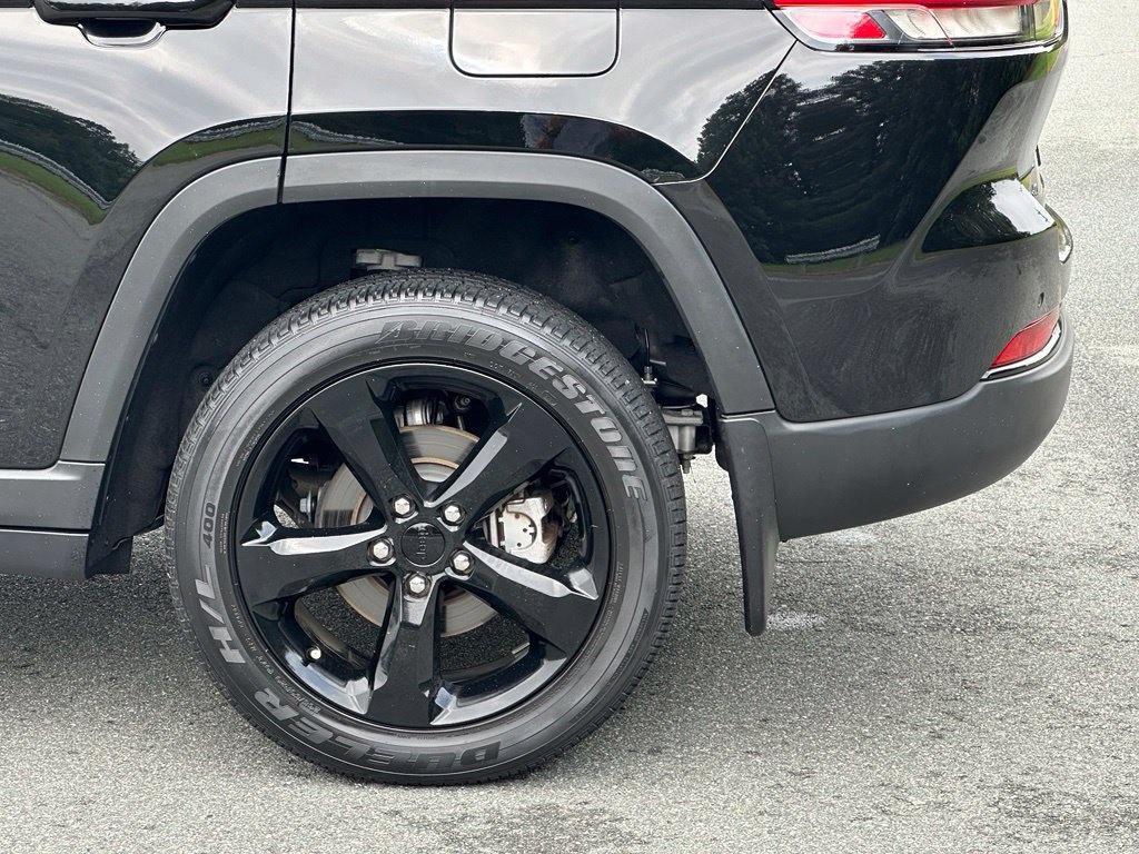 Used 2023 Jeep Grand Cherokee Altitude AWD/4WD image 40