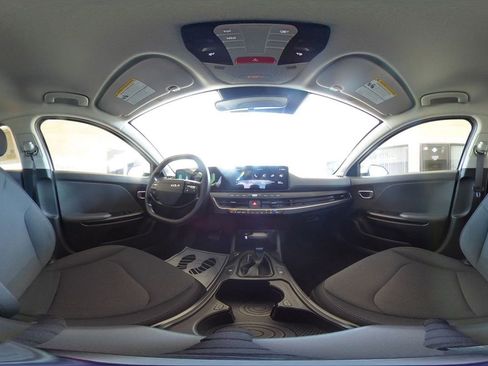 Used 2025 Kia K4 LXS image 43