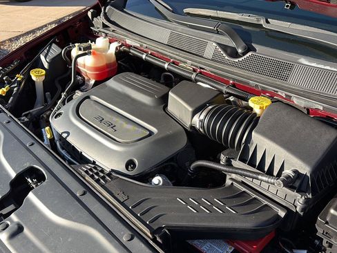 Used 2023 Chrysler Voyager LX image 9