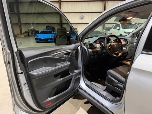 Used 2023 Honda Ridgeline Sport image 12