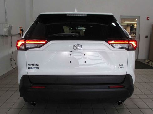 Used 2022 Toyota RAV4 LE image 15