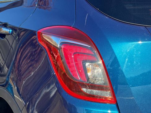 Used 2020 Buick Encore Preferred image 28