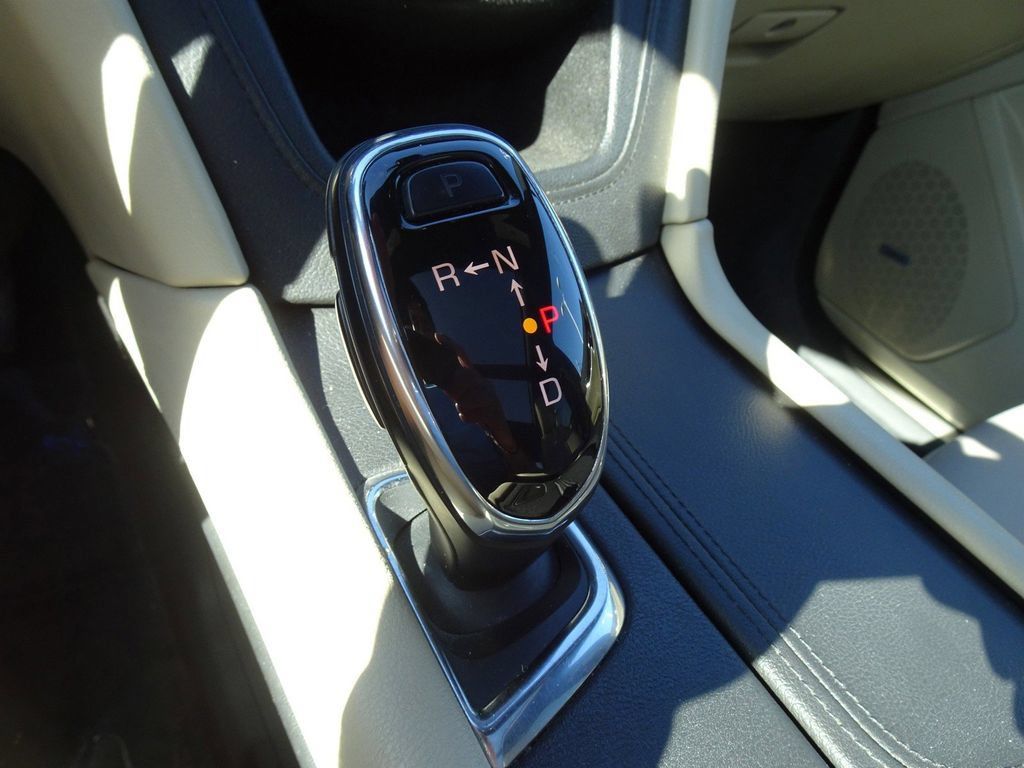 Used 2017 Cadillac XT5 Luxury w/ Driver Awareness Package FWD image 17