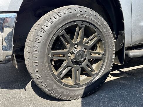 Used 2019 Toyota Tundra SR5 w/ SR5 Upgrade Package AWD/4WD image 4