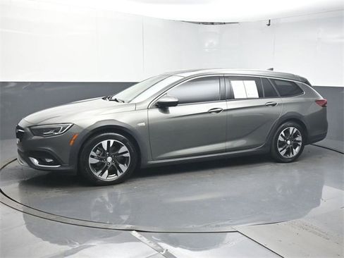 Used 2018 Buick Regal Essence w/ Driver Confidence Package #1 image 4