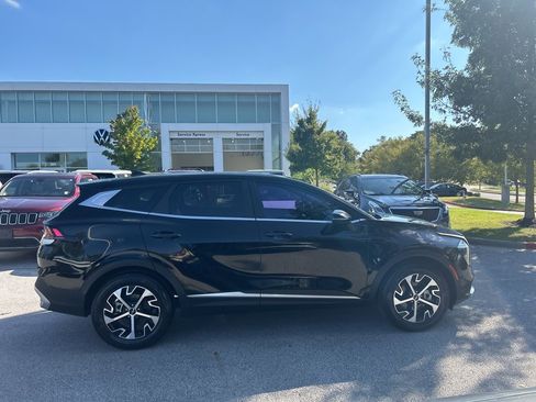 Used 2023 Kia Sportage EX image 2