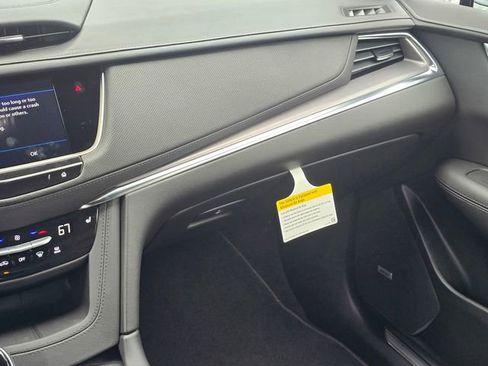 New 2026 Cadillac XT5 Luxury image 18