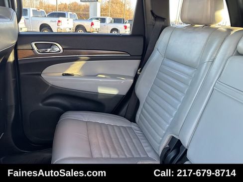 Used 2018 Jeep Grand Cherokee Limited image 37