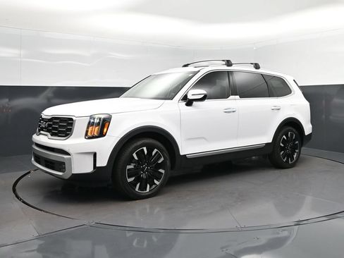 Used 2024 Kia Telluride SX w/ Towing Package FWD image 3