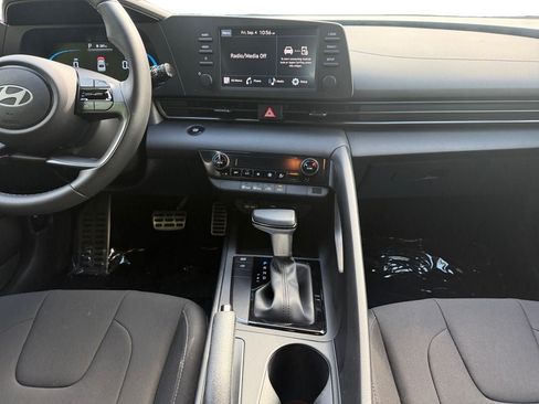 Certified 2025 Hyundai Elantra Sport FWD image 12