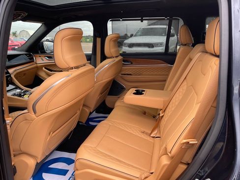 Used 2023 Jeep Grand Cherokee L Summit image 13