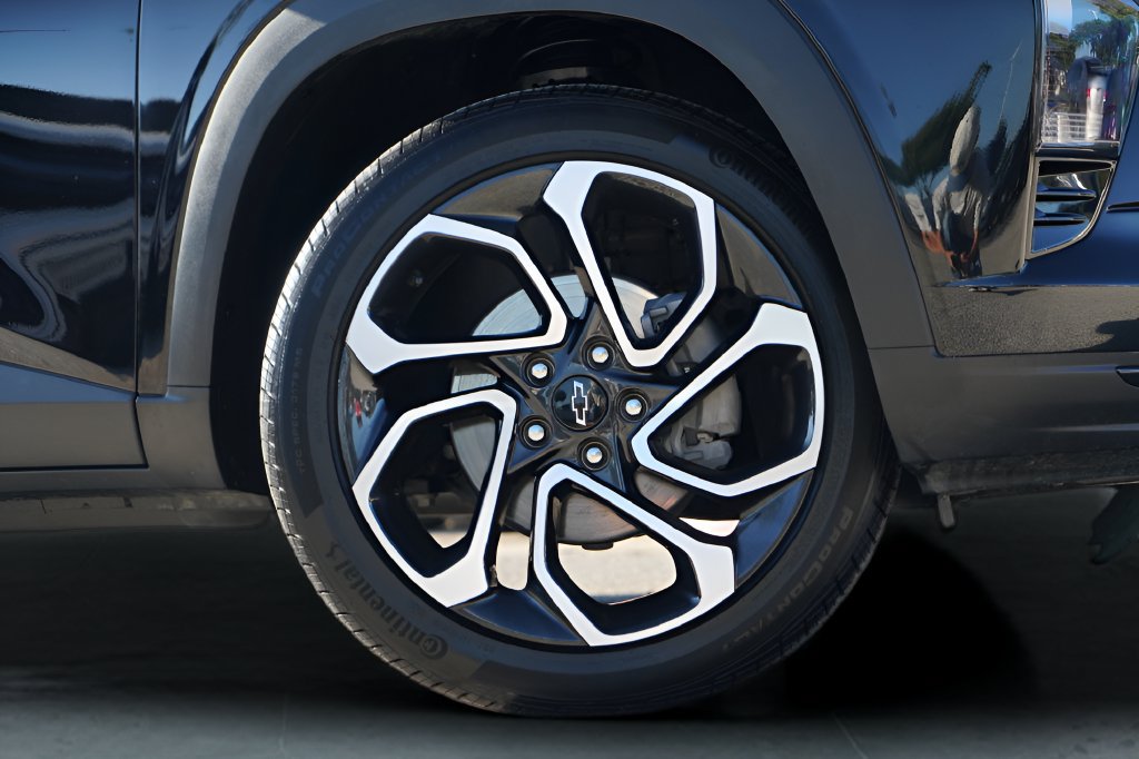 Certified 2026 Chevrolet Trax RS w/ Driver Confidence Package FWD image 3