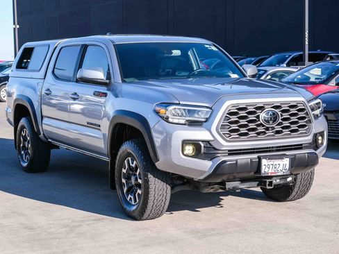 Certified 2022 Toyota Tacoma TRD Off-Road w/ TRD Premium Off Road Package AWD/4WD image 3