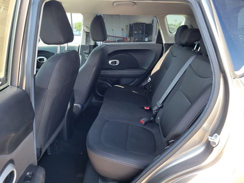 Used 2016 Kia Soul FWD image 11