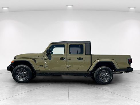New 2026 Jeep Gladiator Sport AWD/4WD image 3