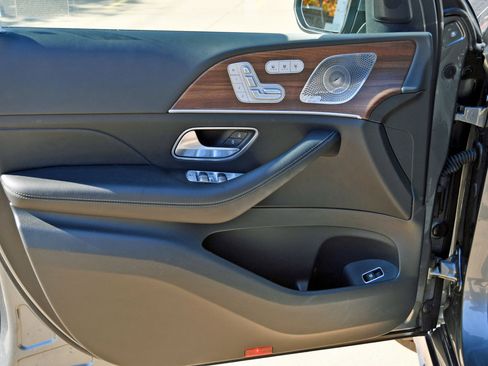 Used 2025 Mercedes-Benz GLS 450 4MATIC image 12