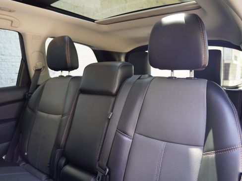 Used 2020 Nissan Pathfinder SL AWD/4WD image 27