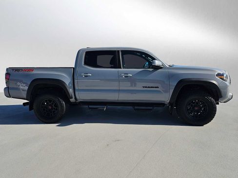 Used 2020 Toyota Tacoma TRD Off-Road w/ Technology Package AWD/4WD image 2