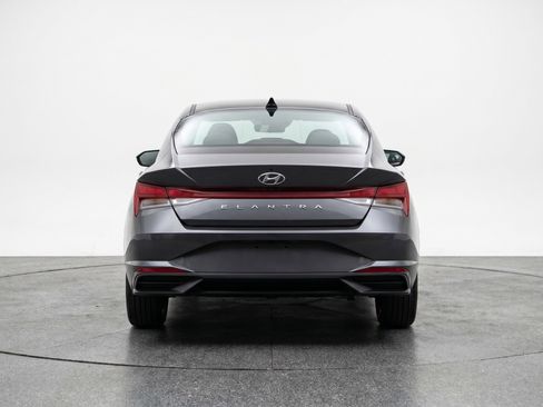 Used 2025 Hyundai Elantra SEL FWD image 7