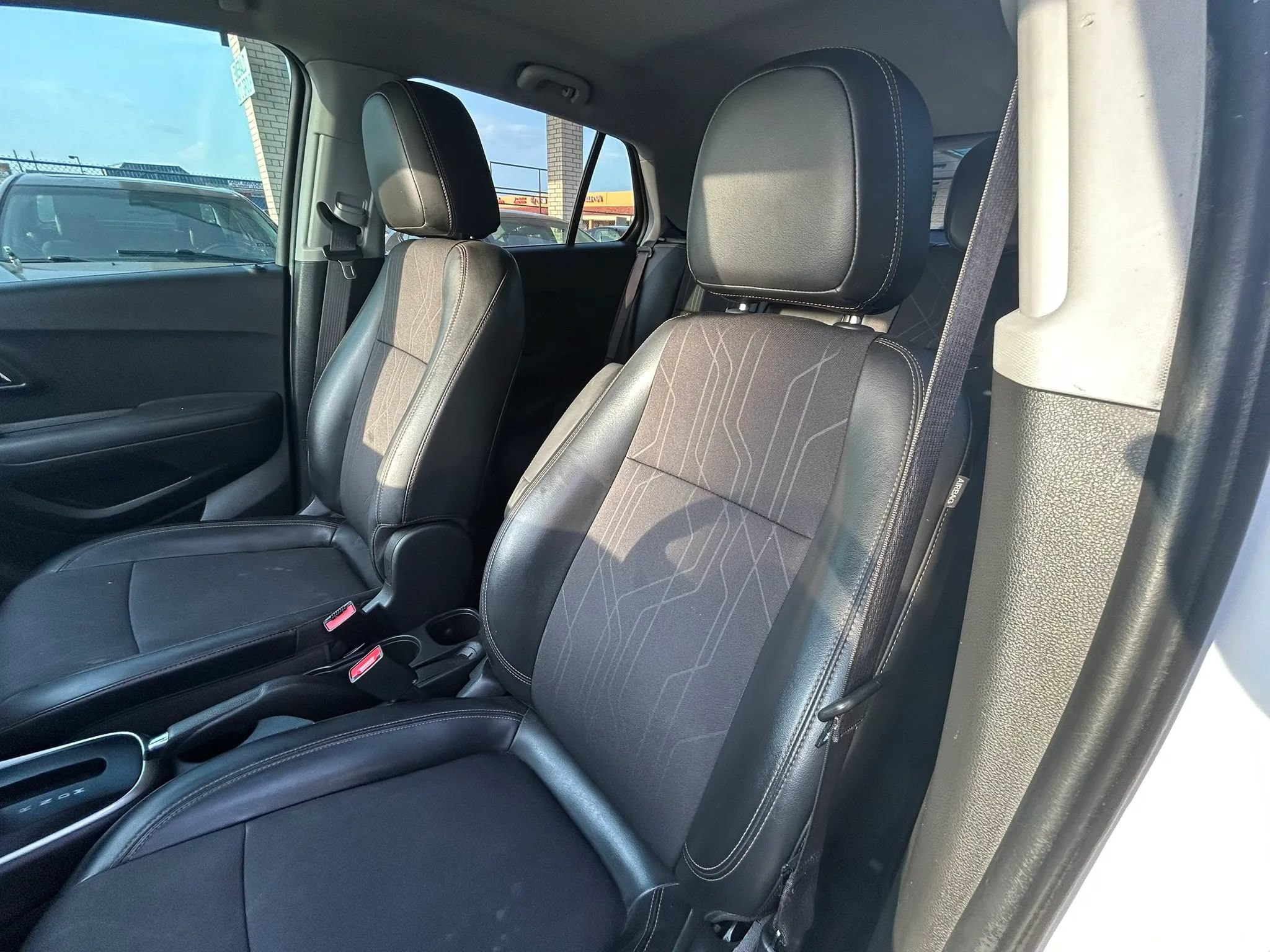 Used 2020 Chevrolet Trax LT w/ LT Convenience Package FWD image 9