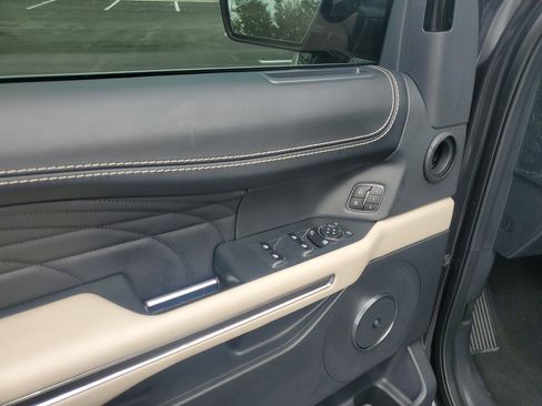 Used 2023 Ford Expedition Platinum image 15